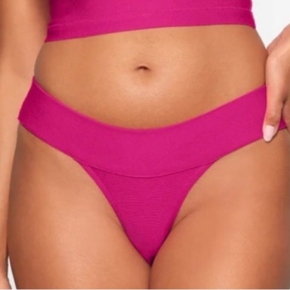 Women’s High-Cut Bikini Bottom in Fuchsia Pink SKIMS